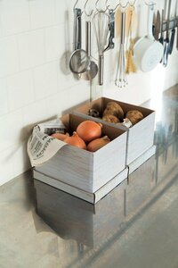 CD用のボックスで根菜をコンパクトにキープ