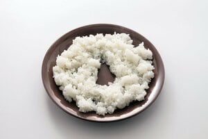 ご飯はなるべく平らにすると、より冷ましやすくなる