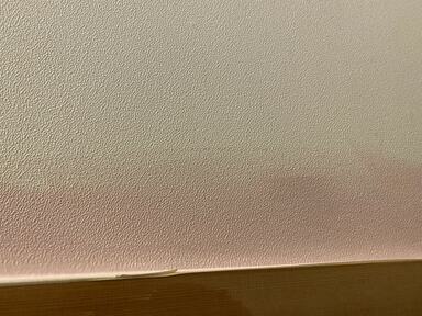 塗るときは上下左右、刷毛で縁取っていく