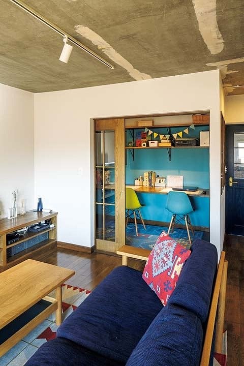 リビングの一角を仕切ったワークスペース