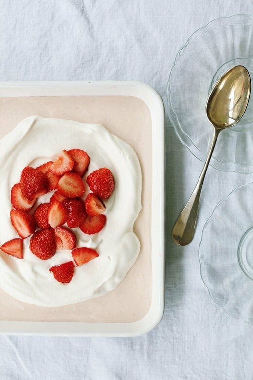 イチゴのレアチーズケーキ