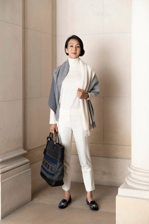 2色の案配が 巻き方で変わる ワッフル地のストール