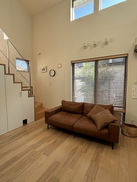 背もたれの低いソファは視界がひらける