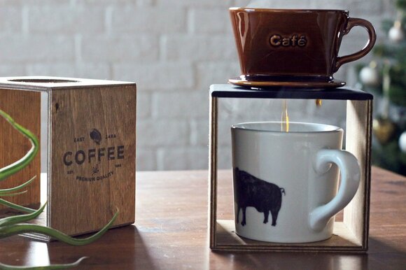 丁寧にハンドドリップ