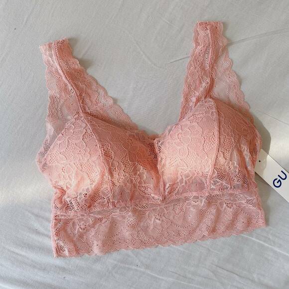 ピンクのブラジャー表