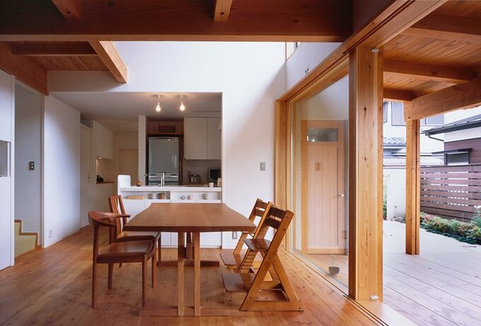 ダイニング側から見たキッチン