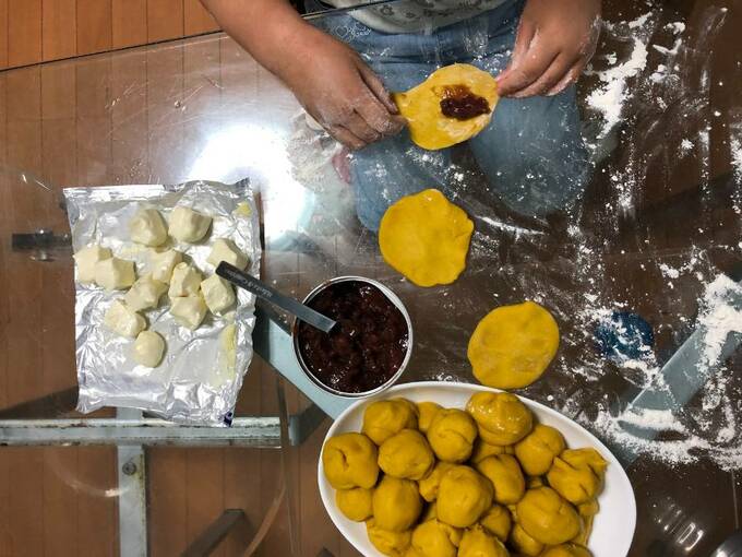 かぼちゃまんじゅうをつくっているところ