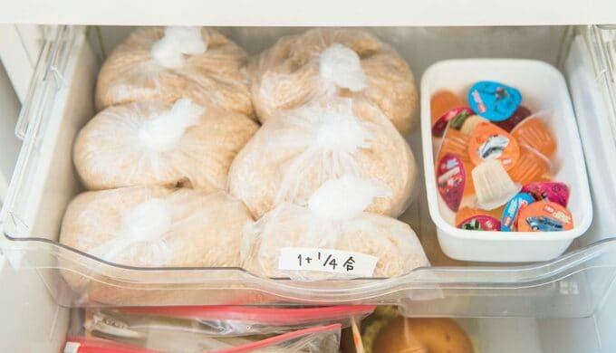 お米は3合ずつ袋分けにして野菜室に