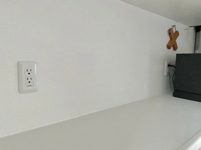 カップボード側に設置したコンセント