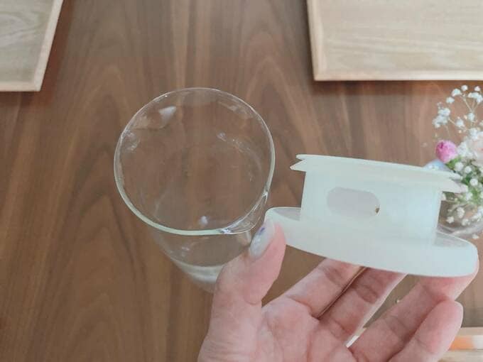 ガラス容器にシリコンのパッキンがついたフタ