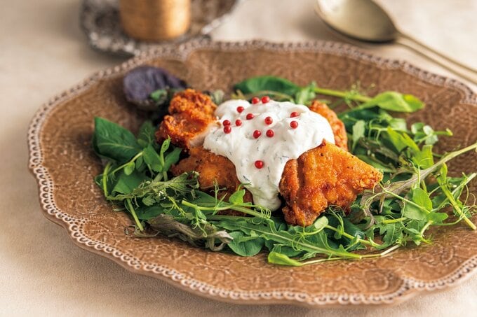 コンビニチキンのディルヨーグルト添え