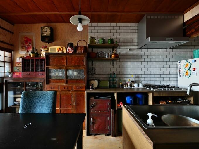 大正から昭和初期の家具がある台所