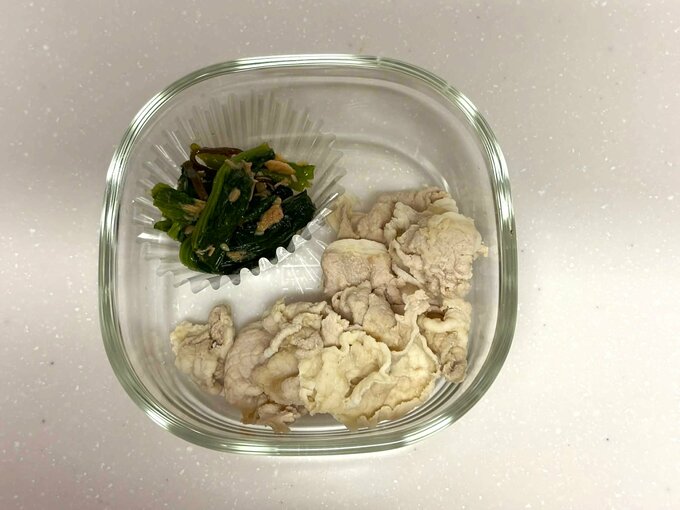 夕食のおかずをお弁当用に取り分ける