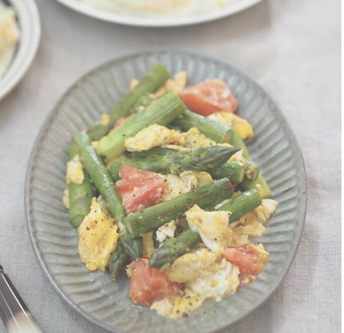 アスパラガスとトマトと卵の炒め物