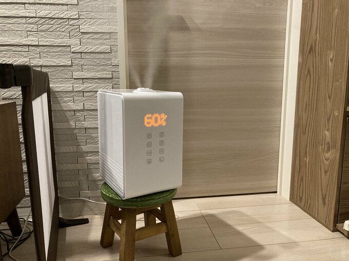 ボタンスツールを加湿器置きとして使用