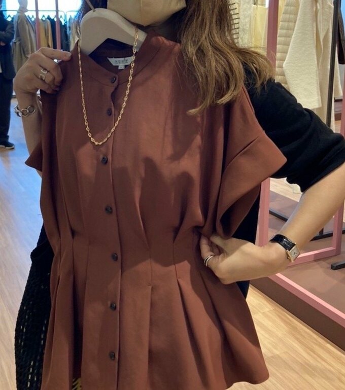 グレーやテラコッタカラー