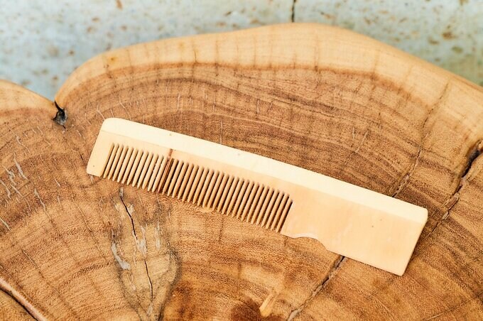 素材が木のコーム