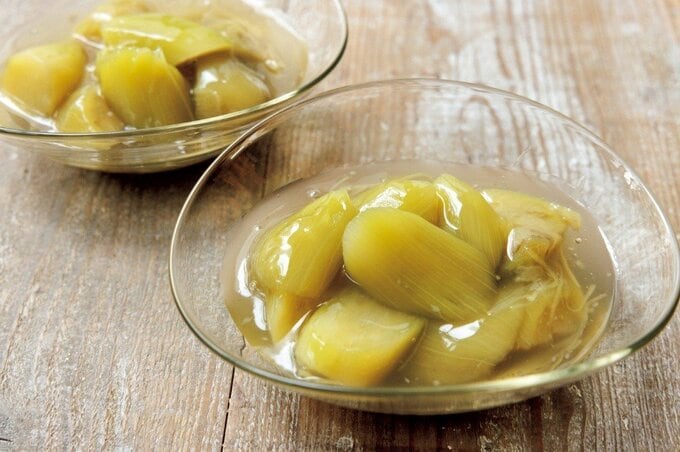 器に盛りつけられたナスの塩ショウガ煮