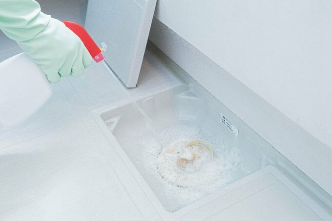 お風呂の排水口にスプレー