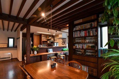 【戸建てリノベ事例】20年の軽量鉄骨の家が木の温もりに包まれた居心地のいい家に