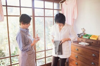 超ラクちん！洗濯ものを取り込むと同時に、立ったままで一気にたたむ方法