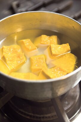 「ひたひた」と「かぶるくらい」の違いは？和食をもっとおいしくする基本の水加減