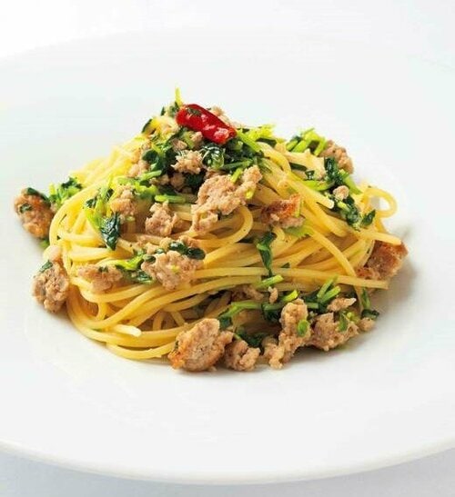 豚ひき肉と刻み豆苗のペペロンチーノ