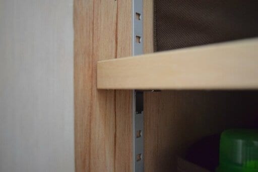 収納の中は可動式の棚に