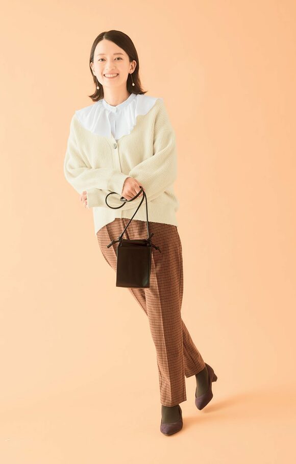 白トップス女性