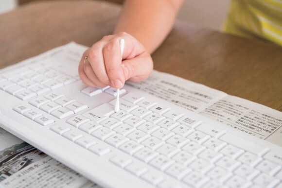 キーボードの溝の汚れを落とす
