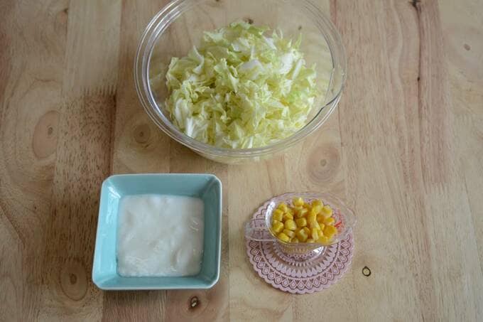 キャベツのヨーグルトサラダ材料
