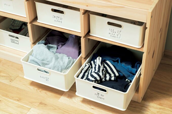 着替えをボックスに収納した様子