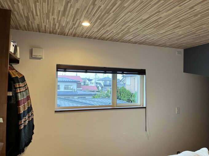 寝室の窓