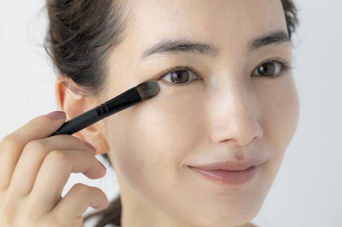 「パンダ目」はフェイスパウダーで防止!