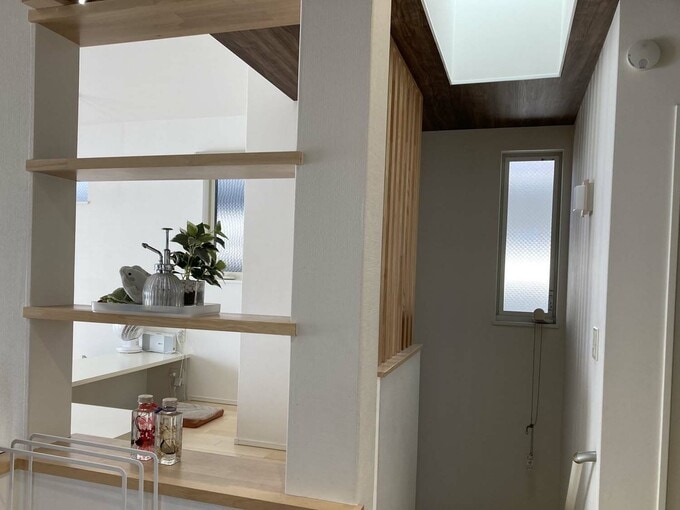 窓がたくさんある家