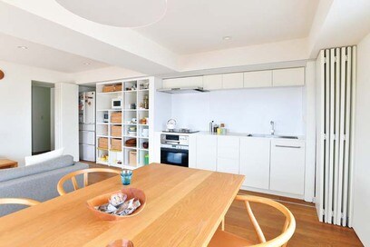 【マンションリノベ事例】建具はすべて引き戸に。キッチンと収納は壁の中に隠してスッキリ