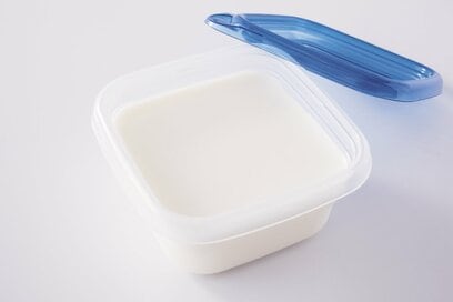 牛乳、生クリーム、ヨーグルト…。乳酸菌も生きたまま！正しく冷凍保存する方法