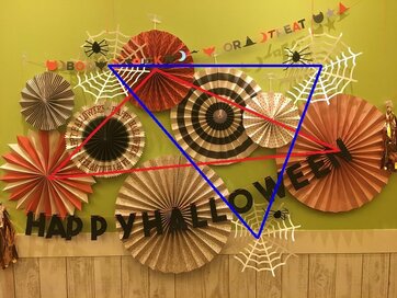 家でハロウィーンパーティする人に！お店みたいに壁をデコレーションするコツ