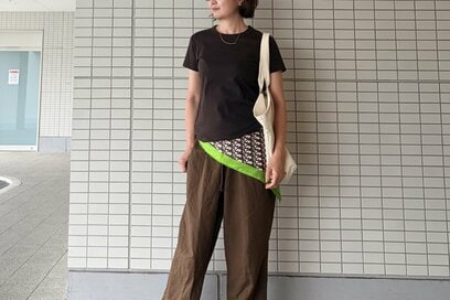 50代、上下ユニクロでもあか抜ける「リネンパンツ」着まわしコーデ3つ。大人世代にうれしい優秀な夏服