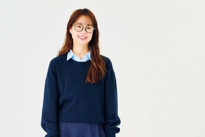 ユニクロの3990円「ワイドパンツ」で春の大人コーデ3つ。しなやかな素材で下半身が重たく見えない