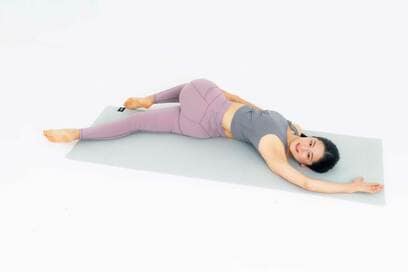 肩こり・冷えを改善するストレッチ。「寝ながら」できる簡単ポーズ