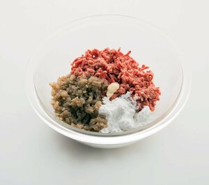 細かく刻んでひき肉に混ぜ、肉料理に