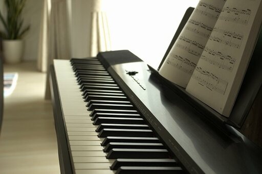 リビングが狭く感じないピアノの置き方