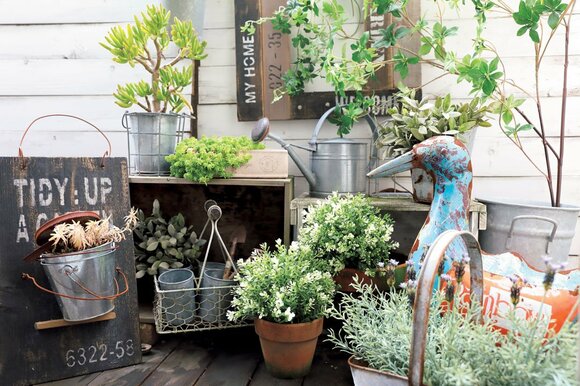 ベランダは思いきってフェイクグリーンを活用