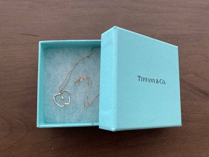 箱に入ったネックレス