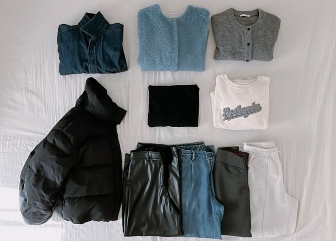 アウター1着、トップス5着、ボトムス4着の10着で着まわし。