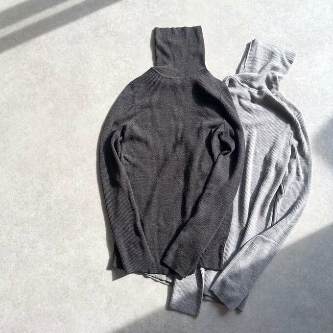 ユニクロのエクストラファインメリノリブタートルネックセーター