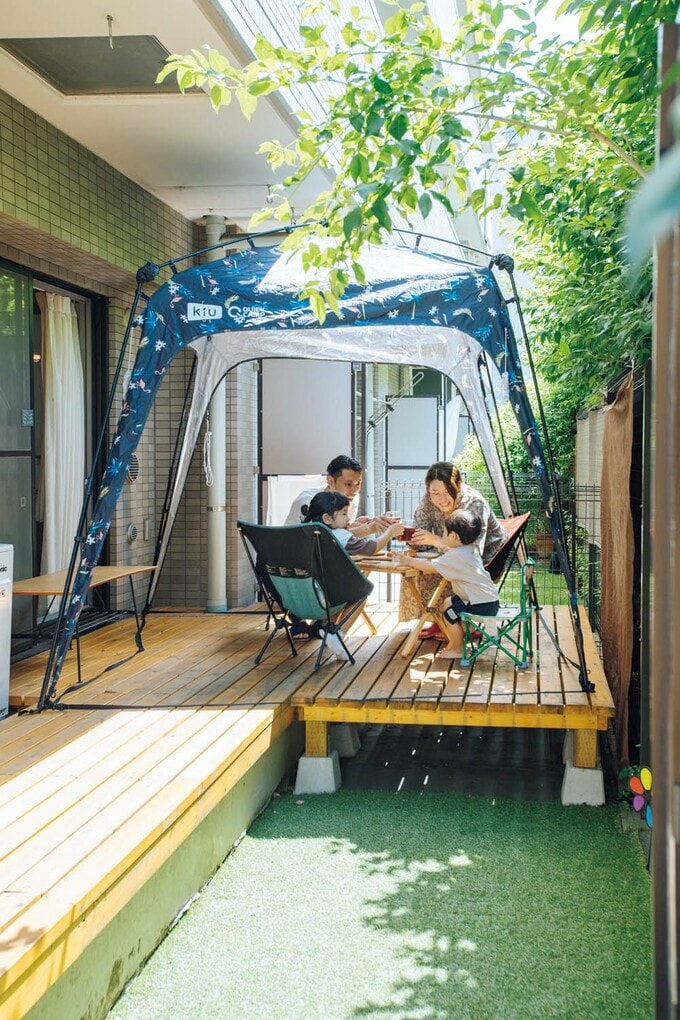 豊かな緑に囲まれたテラス