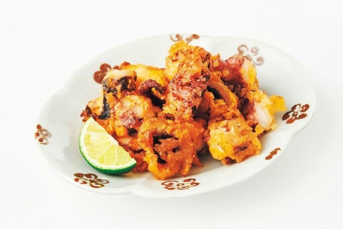 お皿に盛りつけられたたこ唐揚げ