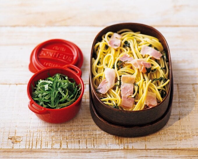 お弁当箱にパスタ